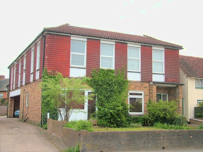 2 Bedroom Flat To Rent In High Street, Essex, CM5