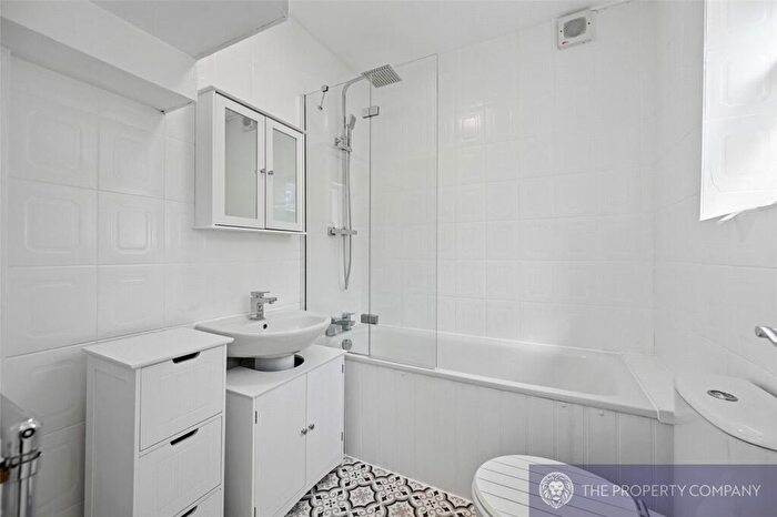 2 Bedroom Apartment To Rent In Ferme Park Road, Crouch End, London, N8