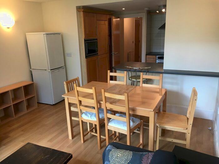 5 Bedroom Town House To Rent In Chillingworth Road, Holloway, Islington, North London N7