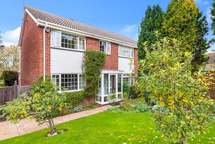 3 Bedroom Semi-Detached House For Sale In Loxwood Close, Orpington, Kent, BR5