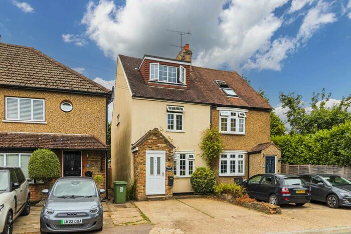 3 Bedroom Semi-Detached House To Rent In Tower Hill, Chipperfield, WD4
