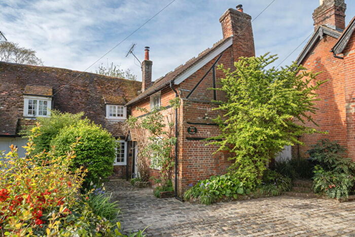 3 Bedroom Semi-Detached House For Sale In Queen Street, Twyford, SO21