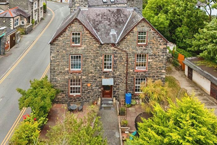 6 Bedroom Detached House For Sale In Village Road, Llanfairfechan, LL33