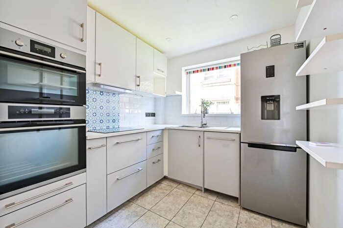 1 Bedroom Flat For Sale In Chaucer Drive, Bermondsey, London, SE1