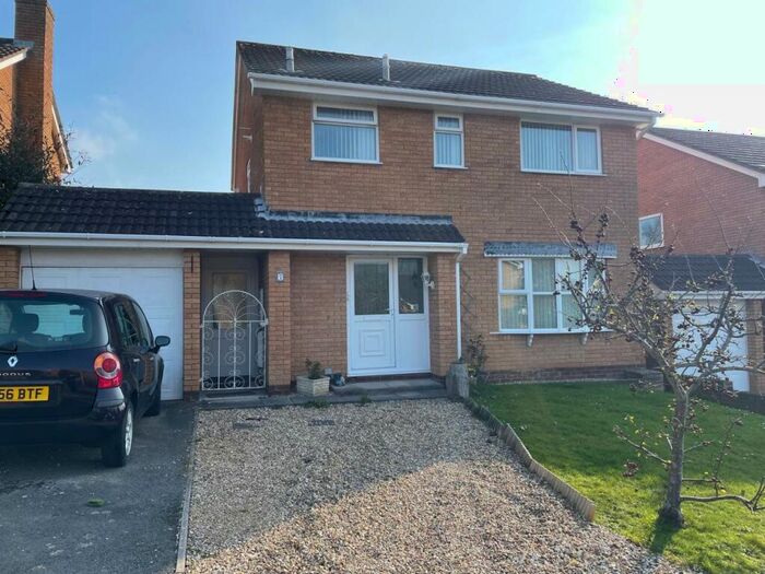 4 Bedroom House To Rent In Southdown, Worle, Weston-super-Mare, BS22