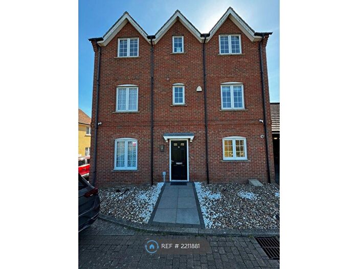4 Bedroom Detached House To Rent In Leys Close, Aylesbury, HP19