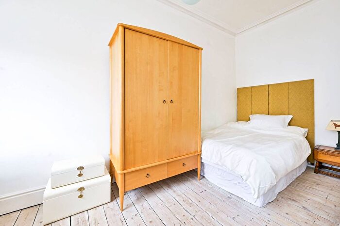 1 Bedroom Flat To Rent In Charleville Road, Barons Court, London, W14