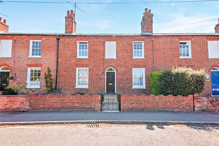 3 Bedroom Terraced House For Sale In Shaw Road, Newbury, Berkshire, RG14