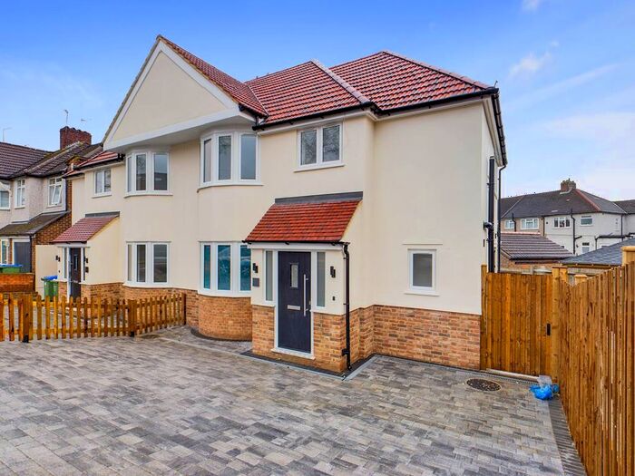 4 Bedroom Semi-Detached House To Rent In Buckingham Avenue, Welling, Kent, DA16