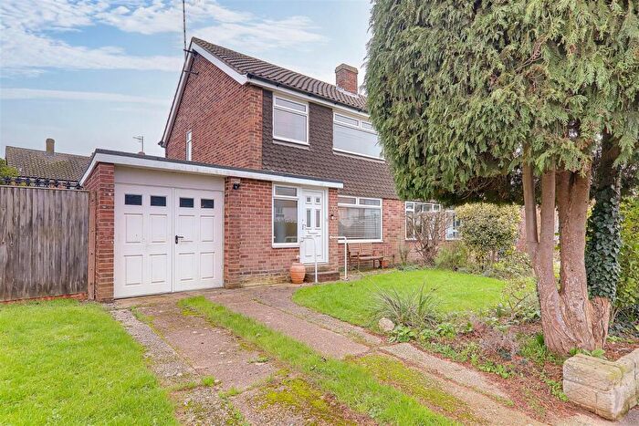 3 Bedroom Semi Detached House For Sale In Cokeham Lane, Sompting, BN15