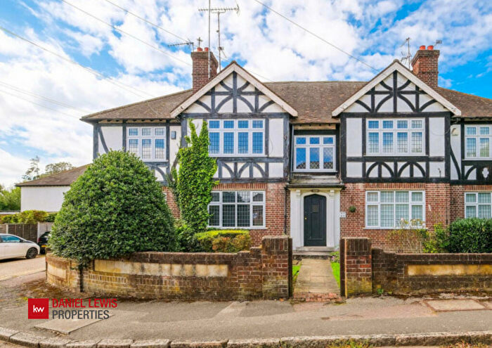 2 Bedroom Flat For Sale In Algers Road, Loughton, IG10