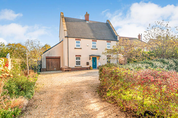 3 Bedroom Detached House For Sale In Hazel View, Kempsford, GL7