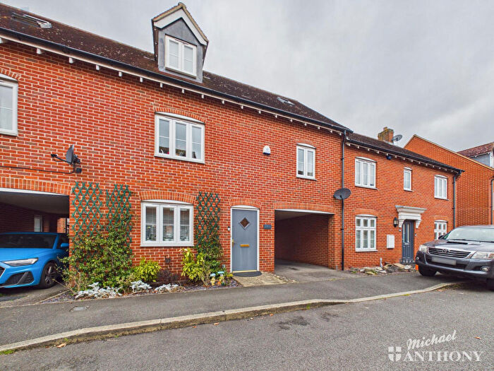 4 Bedroom Terraced House For Sale In Petronel Road, Aylesbury, HP19