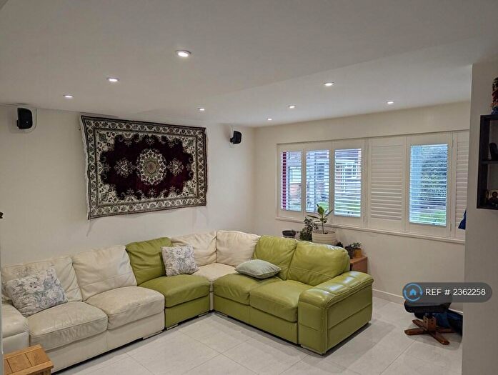 4 Bedroom End Of Terrace House To Rent In Ash Close, Redhill, RH1