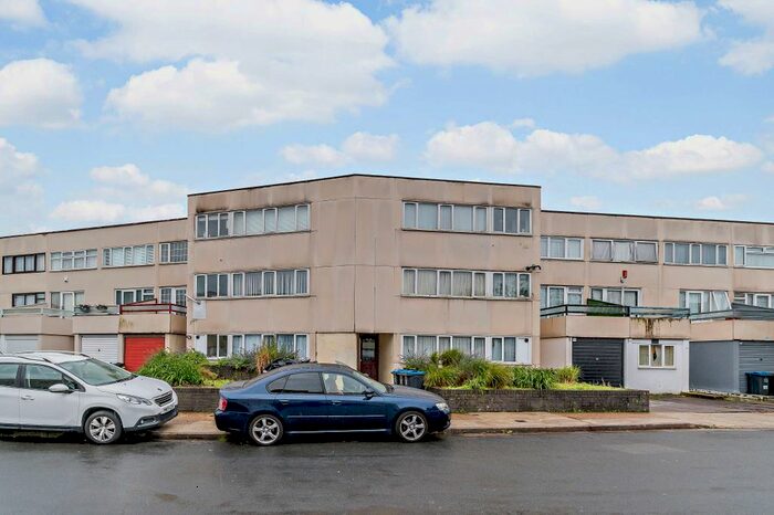 1 Bedroom Flat To Rent In Illingworth Close, Mitcham, CR4