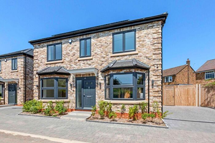 3 Bedroom Detached House For Sale In New Pond Road, Holmer Green, HP15