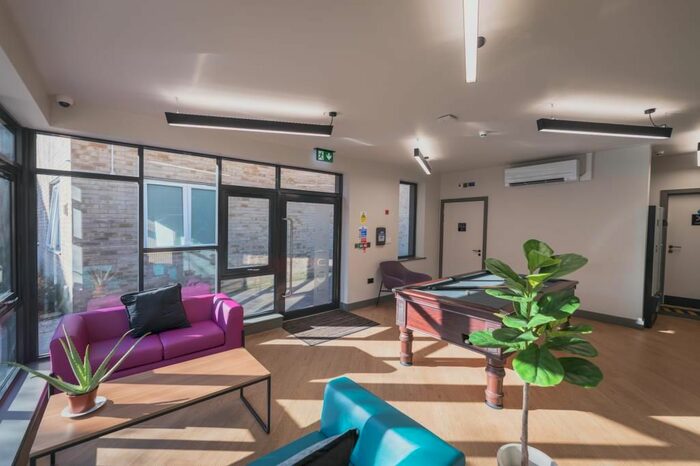 4 Bedroom Flat To Rent In Horspath Driftway, Headington, OX3