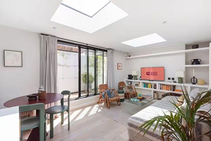 1 Bedroom Flat To Rent In Pembroke Road, London, W8