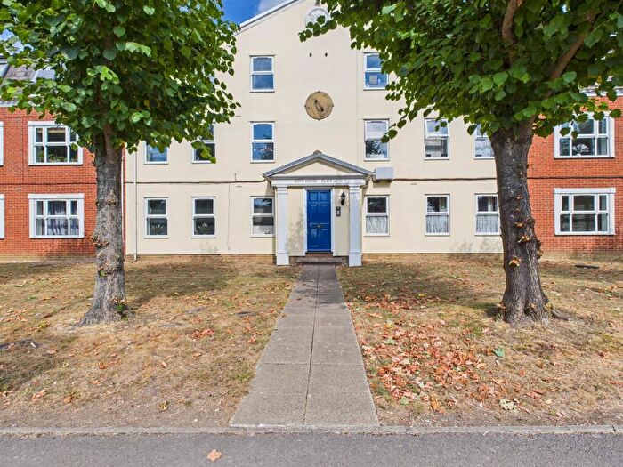 2 Bedroom Flat For Sale In Dove Place, Watermead, Aylesbury, HP19