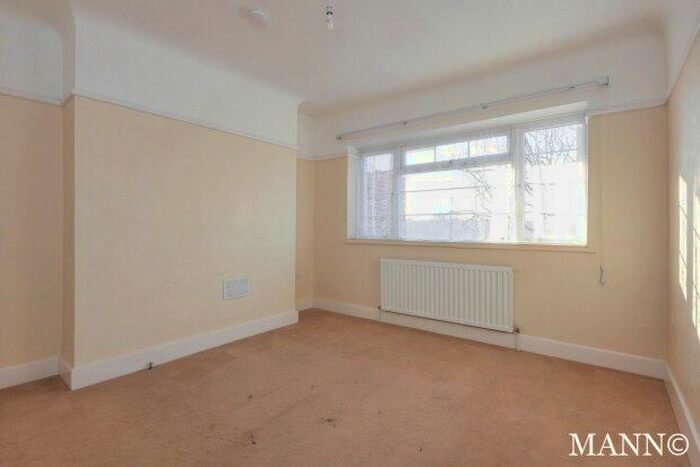 2 Bedroom Flat To Rent In New Park Road, London, SW2
