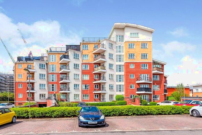 2 Bedroom Flat To Rent In The Gateway, Watford, Hertfordshire, WD18