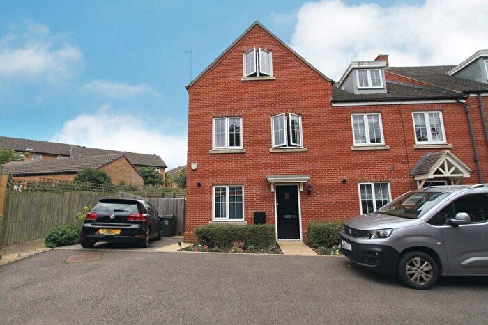 5 Bedroom End Of Terrace House To Rent In Saffron Close, Banbury, Oxon, OX16