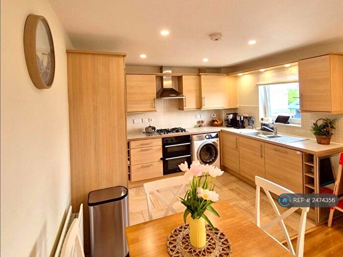 2 Bedroom Flat To Rent In Burford Gardens, Cardiff, CF11