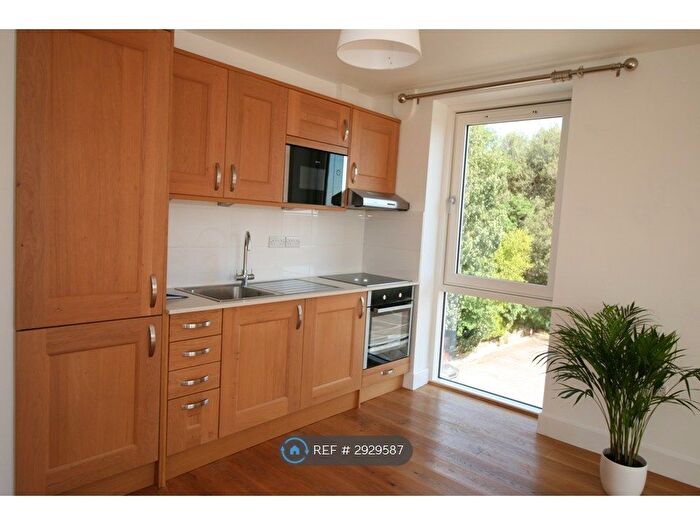 2 Bedroom Flat To Rent In St Stephen Martyr, Bournemouth, BH2