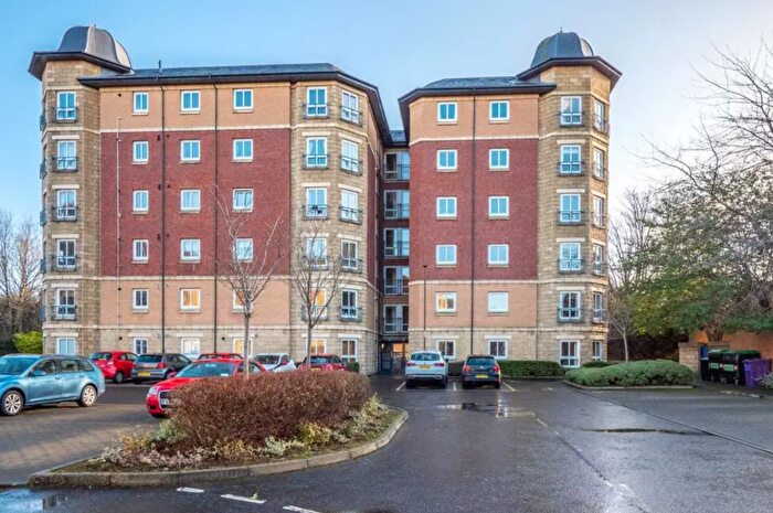 2 Bedroom Flat To Rent In , St Clair Road, Edinburgh, EH6