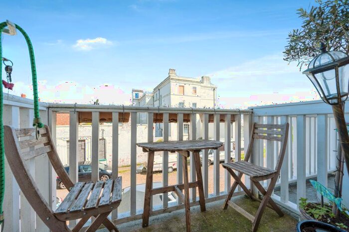 2 Bedroom Flat For Sale In Sea Front, Hayling Island, Hampshire, PO11