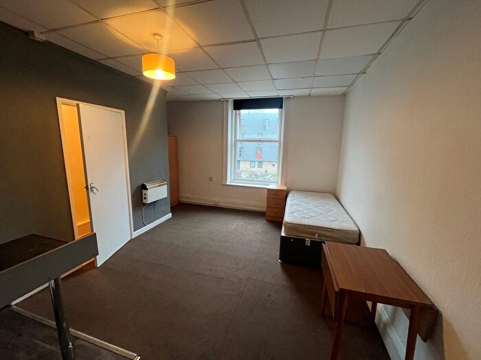 1 Bedroom Flat To Rent In Holdenhurst Road, Bournemouth, BH8