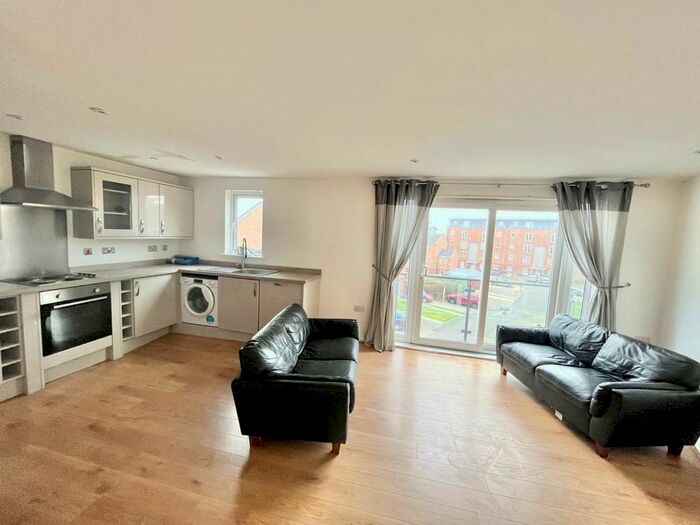 2 Bedroom Flat To Rent In Pentre Doc Y Gogledd, Llanelli, SA15