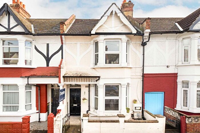 2 Bedroom Flat To Rent In Valnay Street, Tooting, SW17