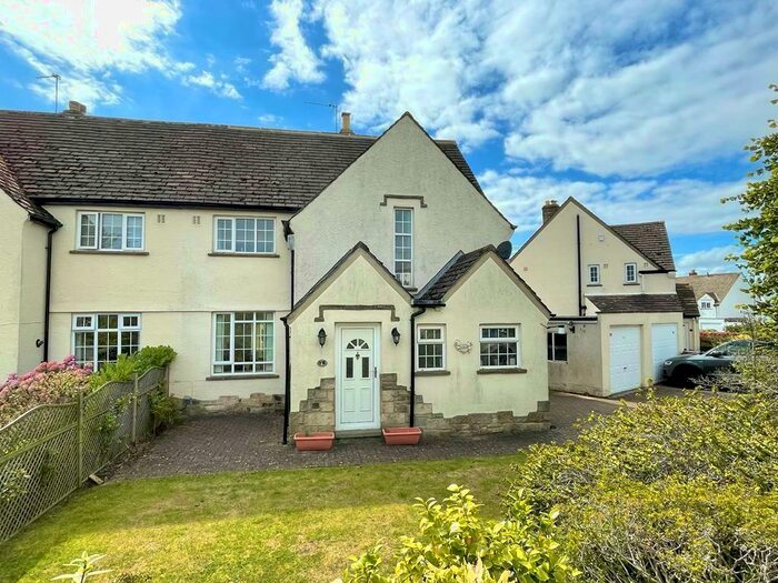 3 Bedroom Semi-Detached House To Rent In Southway, Horsforth, LS18