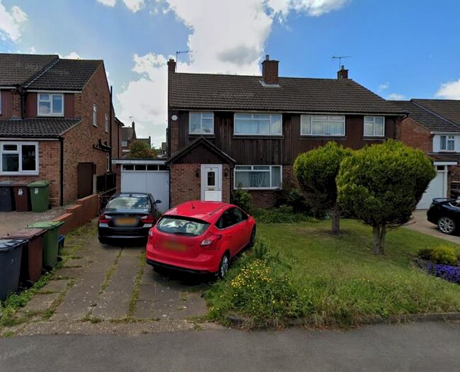 3 Bedroom Semi-Detached House To Rent In Middle Furlong, Bushey, WD23