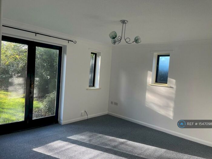 1 Bedroom Flat To Rent In Fawkner Close, Chelmsford, CM2