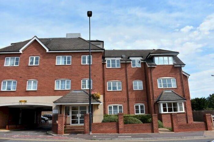 2 Bedroom Flat To Rent In Park Street, Aylesbury, HP20