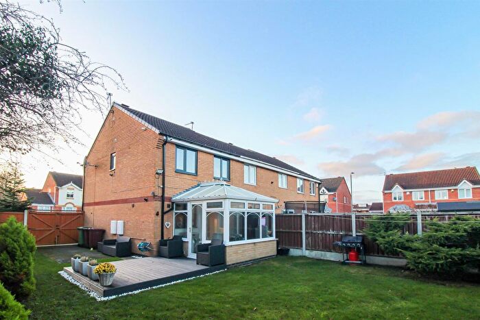 3 Bedroom Town House For Sale In Shaw Avenue, Normanton, WF6