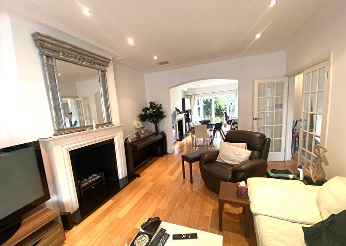 4 Bedroom Semi-Detached House To Rent In Golders Green Crescent, London, NW11