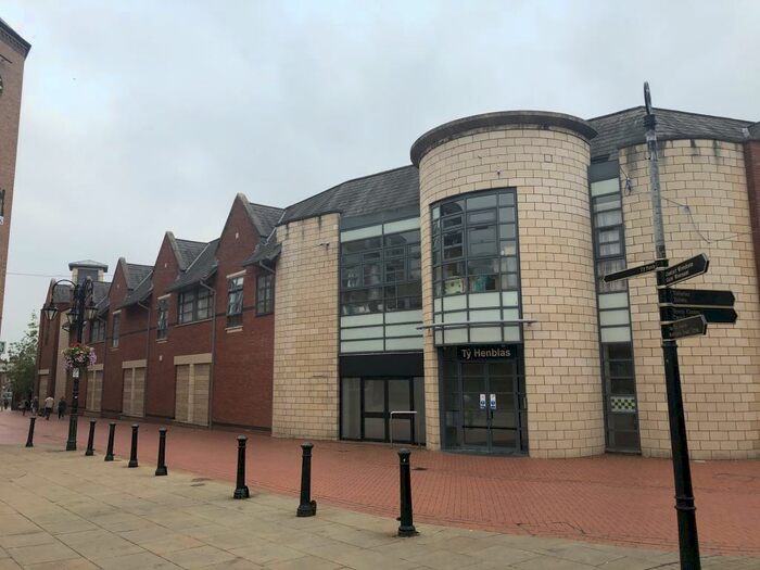 2 Bedroom Flat To Rent In Ty Henblas, LL11