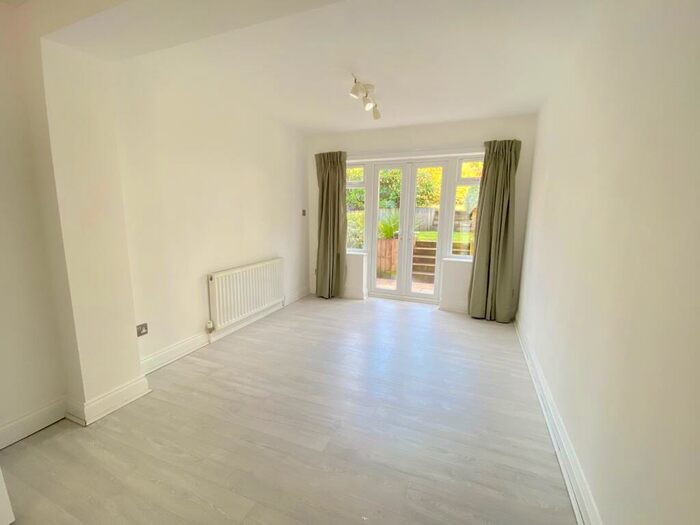 2 Bedroom Flat To Rent In Maynard Road, Hemel Hempstead, HP2