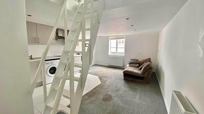 1 Bedroom Flat To Rent In High Street, Rushden, NN10