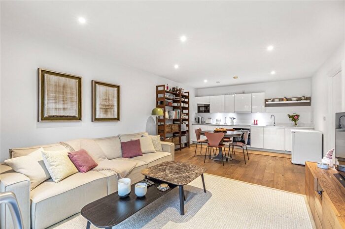 2 Bedroom Flat To Rent In Oakhill Road, London, Putney, SW15