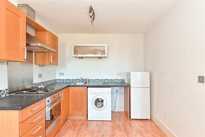 1 Bedroom Flat For Sale In High Street, Wickford, Essex, SS12
