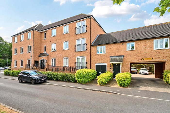 2 Bedroom Flat For Sale In Ravens Dene, Chislehurst, Kent, BR7
