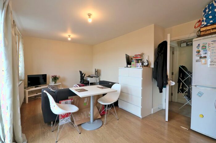 2 Bedroom Flat To Rent In Lynton Road, London, W3