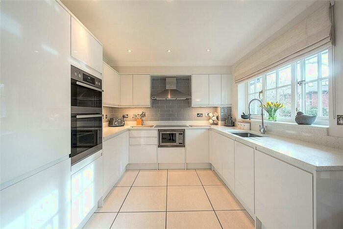 2 Bedroom Apartment To Rent In South Park Crescent Gerrards Cross, SL9