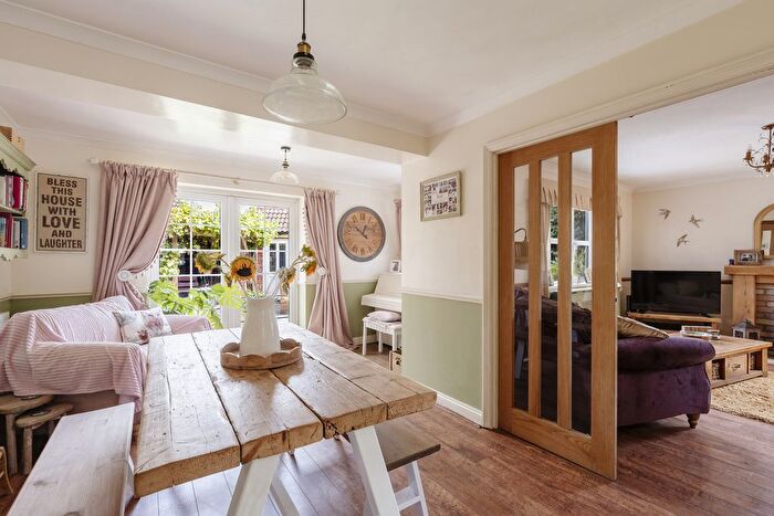 3 Bedroom Semi-Detached House For Sale In Menzies Avenue, Basildon, SS15