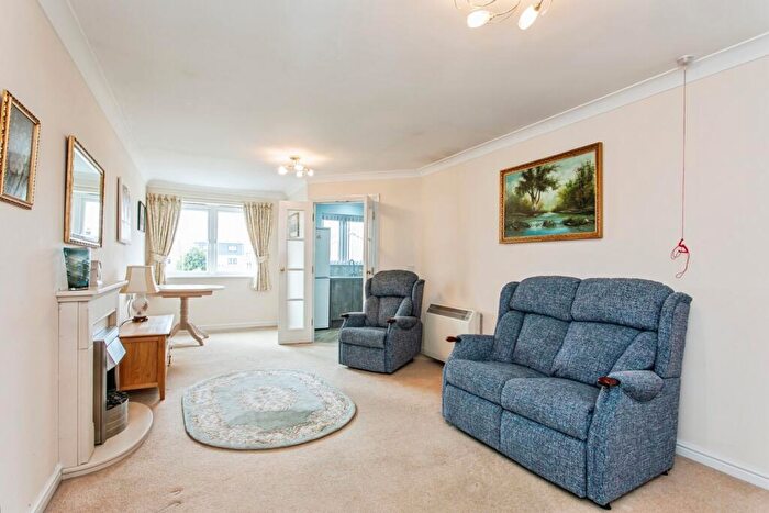 2 Bedroom Apartment For Sale In Aragon Court, Hadleigh, SS7