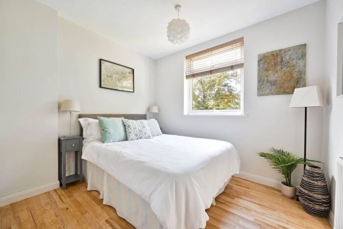 1 Bedroom Flat For Sale In Finborough Road, Chelsea, London, SW10